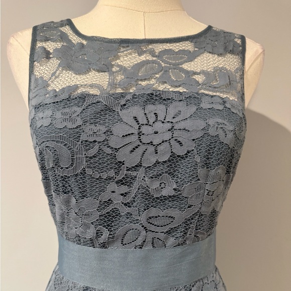 BB Dakota Blue Sleeveless A-Line Lace Overlay Midi Dress Belted Waist Size 2 - Picture 2 of 6